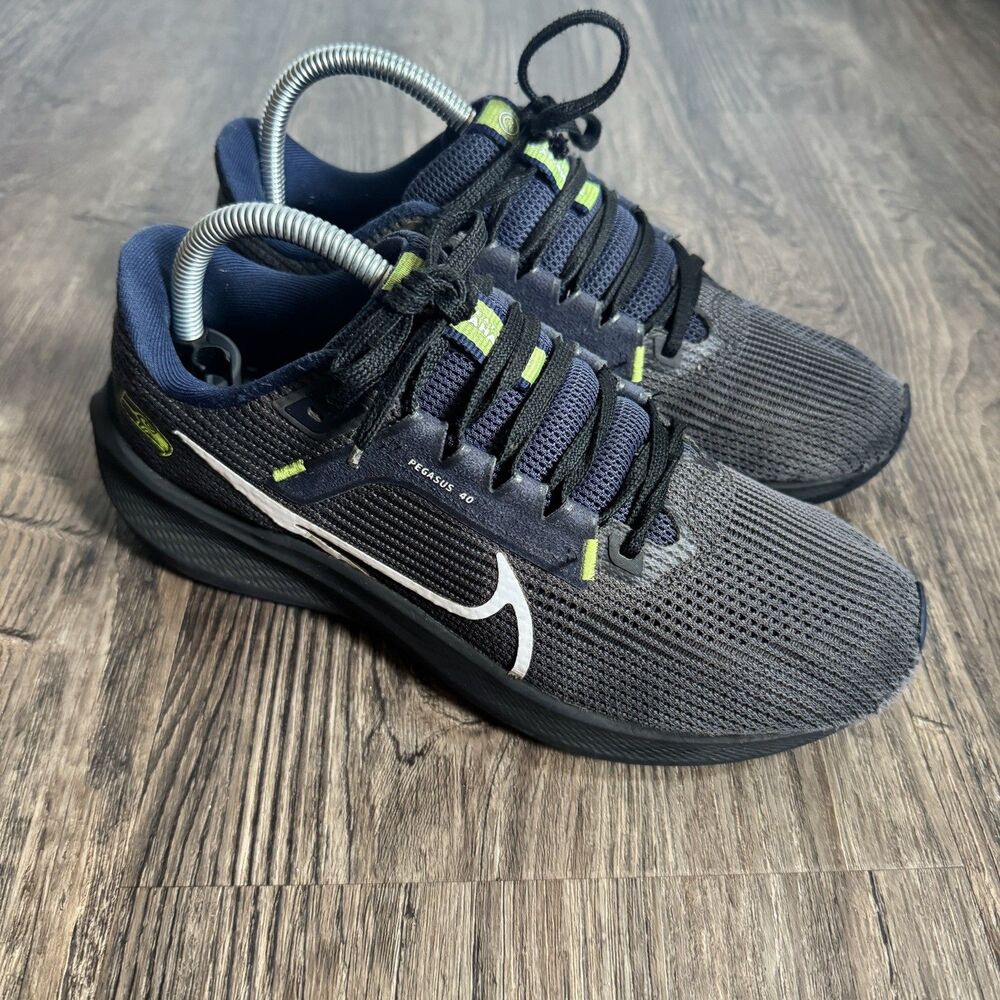 Nike Air Zoom Pegasus 40 Seattle Seahawks NFL Men's Size 7 Running Shoes Black